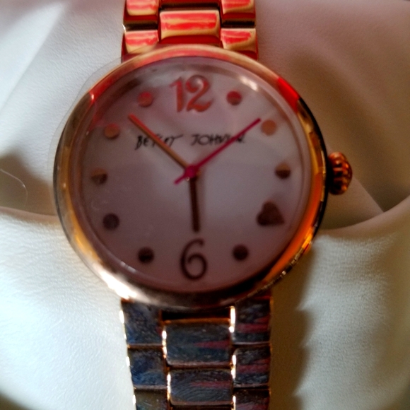 Betsey Johnson NWOT watch in box - Picture 1 of 6